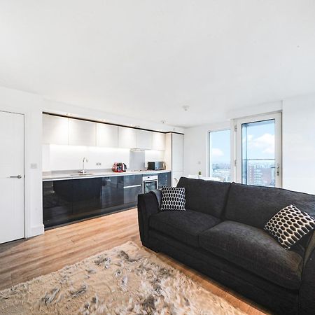 Luxury Apartment With Stunning Views On 10Th Floor Edgware ภายนอก รูปภาพ