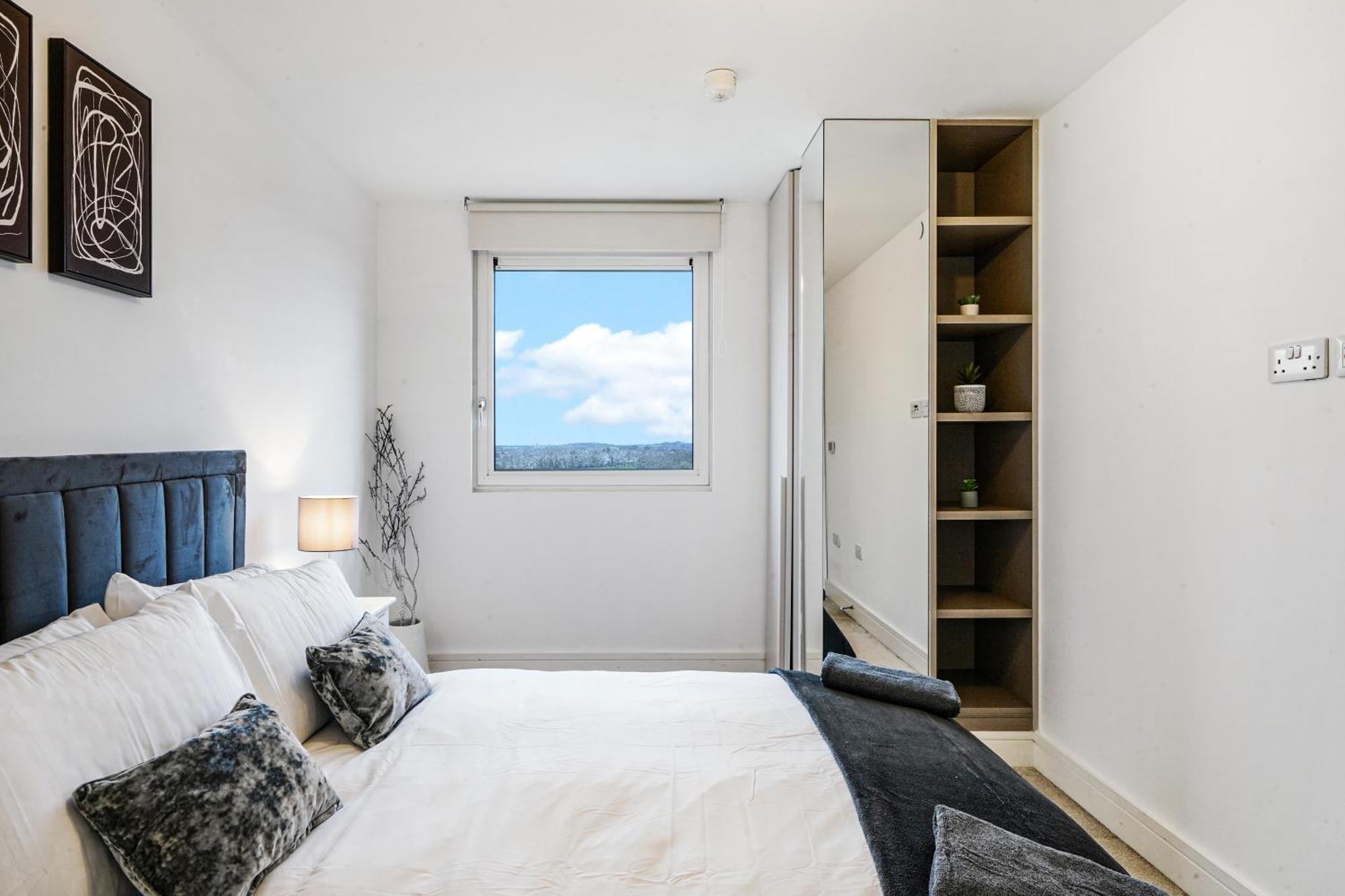 Luxury Apartment With Stunning Views On 10Th Floor Edgware ภายนอก รูปภาพ