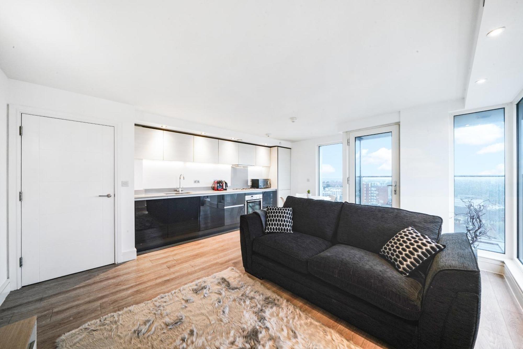 Luxury Apartment With Stunning Views On 10Th Floor Edgware ภายนอก รูปภาพ