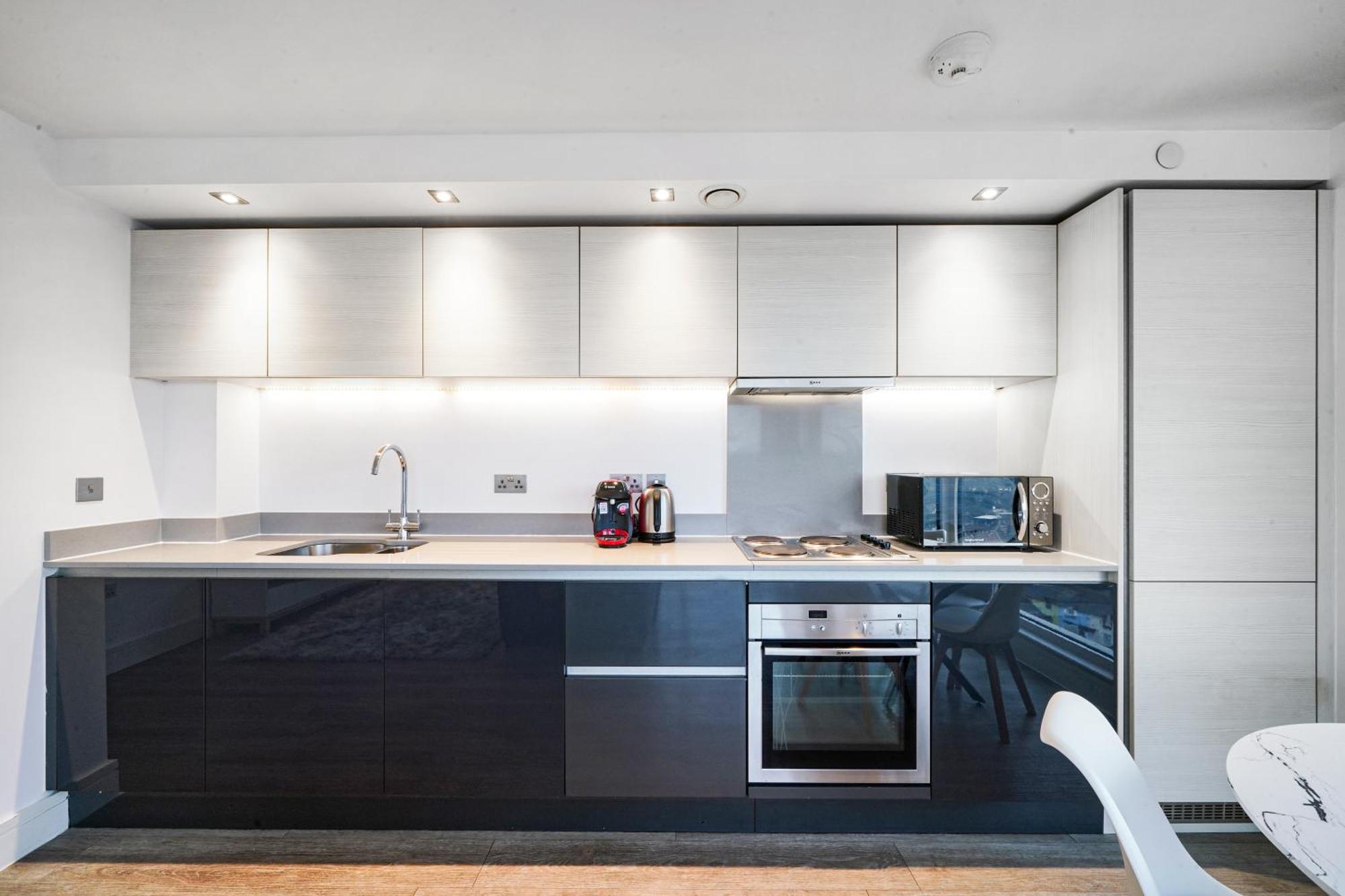 Luxury Apartment With Stunning Views On 10Th Floor Edgware ภายนอก รูปภาพ