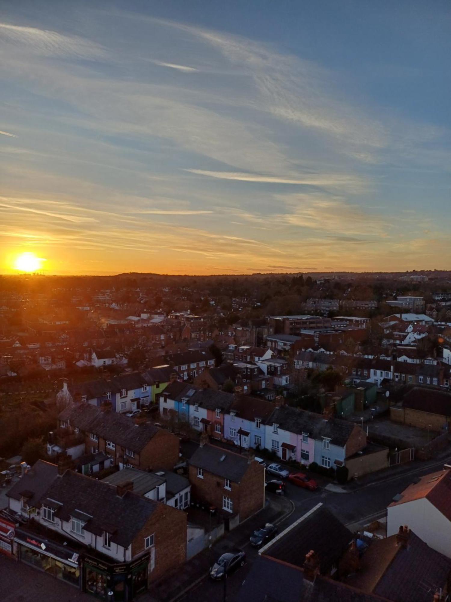 Luxury Apartment With Stunning Views On 10Th Floor Edgware ภายนอก รูปภาพ